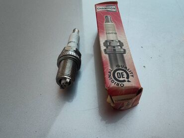 Auto delovi: Svećica Champion RC8BYC OE030 sa dva kraka. Imam 3 komada. Cena 350 na lalafo.rs — 6 Auto delovi: Svećica Champion RC8BYC OE030 sa dva kraka. Imam 3 komada. Cena 350 — 6