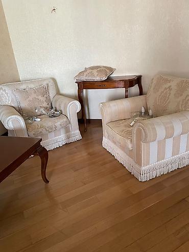Kreslo satılır Qiymet 300 azn.Ünvan Reshid Beybutov kucesinde lalafo.az -da Kreslo satılır Qiymet 300 azn.Ünvan Reshid Beybutov kucesinde