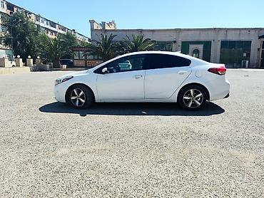 kia forte ex: Kia Forte – ağ rəngli sedan ili2018 Taxi buraxlışı var Xüsusiyyətlər — 7
