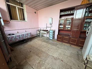 quba şəhəri: Mingəçevir şəhər mərkəzə yaxın Uniyə yaxın ərazidə tələbə oğlanlar — 2