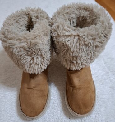 Ugg čizme: Ugg čizme, Zara, Veličina - 34 na lalafo.rs — 9 Ugg čizme: Ugg čizme, Zara, Veličina - 34 — 9