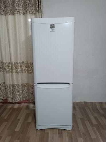 Холодильник Indesit, Б/у, Двухкамерный, De frost (капельный), 60 * 175 * 60