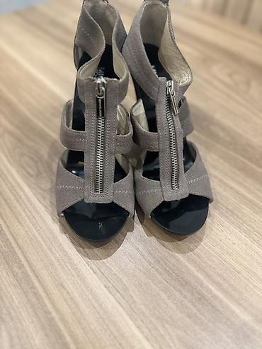 Şəxsi əşyalar: Michael Michael Kors qadın sandaleti - Model: hündürdaban, açıq — 2