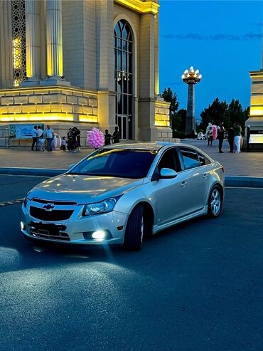 Chevrolet: Chevrolet Cruze: 1.4 l | 2015 il 289000 km Sedan — 2