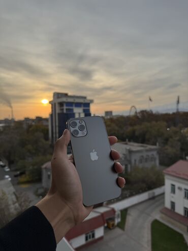 телефон 12 про макс: IPhone 12 Pro, Колдонулган, 256 ГБ, Графит, Куту, Бөлүп төлөө менен, 80 %