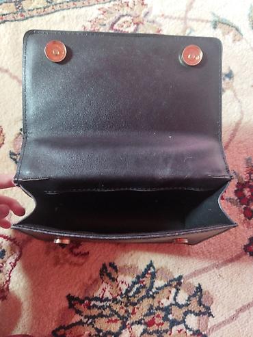 Çantalar: Qara mini çiyin çantası – qızılı zəncirli - Material: hamar süni dəri — 2
