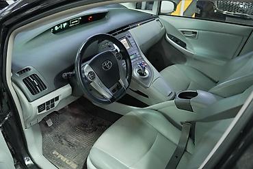 range rover 2013: Toyota Prius: 2013 г., 1.8 л, Гибрид, Лифтбек — 7