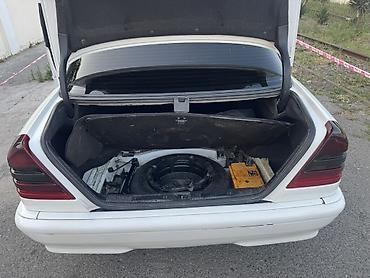 mersedes vozduxamer: Mercedes-Benz C-Sinif (W202) sedan, ağ rəng Xüsusiyyətlər: - Kuzov: 4 — 6