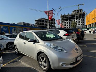 Nissan: Nissan Leaf: 2011 г., 0.3 л, Вариатор, Электромобиль, Хэтчбэк