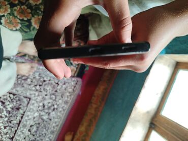 ucuz notebook tavsiye: Sony Xperia 1, цвет - Черный, Кнопочный