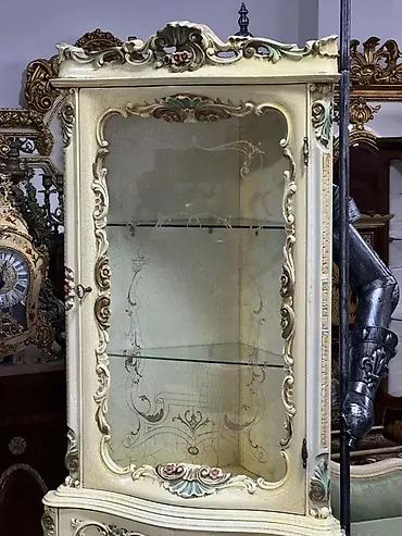 ormar za igračke: Stilska ugaona vitrina Venecijanski barok 🪞 Extra stanje Dimenzije — 5