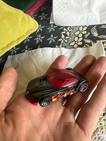 коллекционные машины: Hot Wheels Golden Arrow (2002) - Оригинальная литая модель Hot — 2