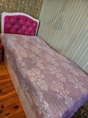 Mətbəx mebeli: Tek nəfərlik yataq baza matras var 150₼. Əlavə 1 ədəd de kravat var ağ
