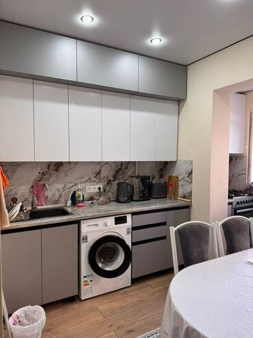 рядом с аламединским рынком: 1 комната, 42 м², Элитка, 2 этаж, Евроремонт