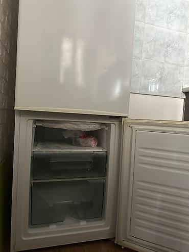 mini refrigerator: Холодильник двухкамерный с нижней морозильной камерой. Особенности: - — 3