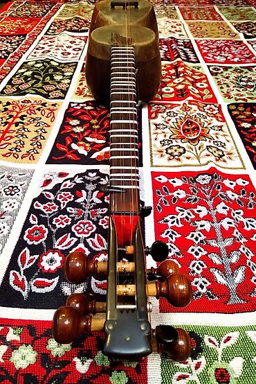 Tar: Tar – Azərbaycan milli simli musiqi aləti. Əla vəziyyətdə, heç bir — 4