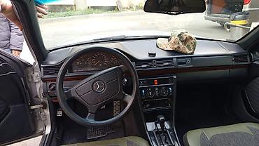 motor 2.2 mercedes: Mercedes-Benz E 220: 2.2 l | 1993 il Sedan — 1