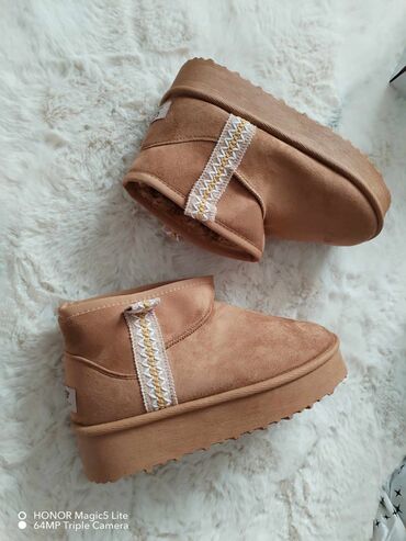 hajkir obuca: Ugg mini boots