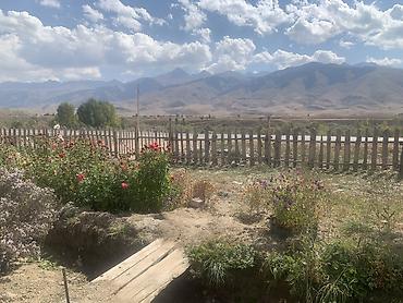 хата с бассейн: Продаётся жилой дом с приусадебным участком в живописном месте у гор — 1