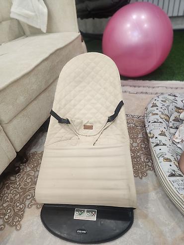 Балдар үчүн шезлонгдор: Детское кресло-шезлонг BabyBjörn Bouncer Balance Soft + кокон-гнездо — 1