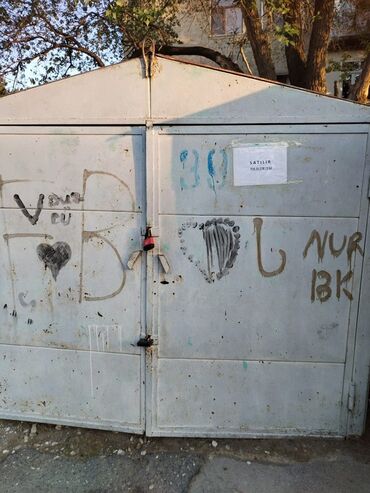 Qaraj satılır: Metalkonstruksiya qaraj 18 kv. m. 3 məhəllə, sahəsi 18 kv/m, və MKTİB