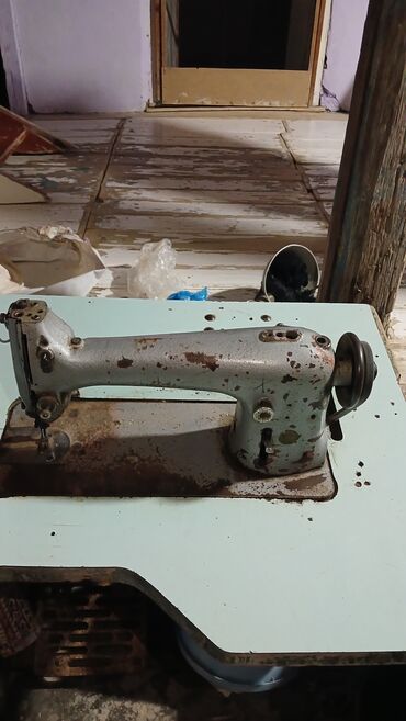 su sok ayran aparatları: Məhsul: Mexaniki tikiş maşını (stolüstü, pedallı) Təsvir: - Klassik