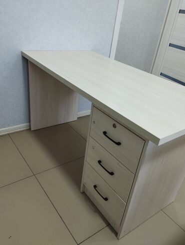 стол для юрты: Офисный Стол, цвет - Серый, Б/у
