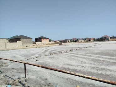Şəhərətrafı ərazidə yerləşən bu torpaq sahəsi yaşayış evləri tikmək