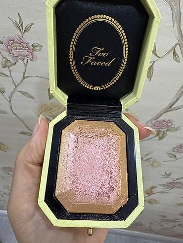 Xaylayterlər: Too Faced brendinin incə işlənmiş qızılı naxışlarla bəzədilmiş, açıq — 2