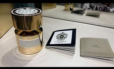 caspian rose perfume: Tiziana Terenzi **Cas** ətiri. Flakon üzərində və bukletdə görünən — 1