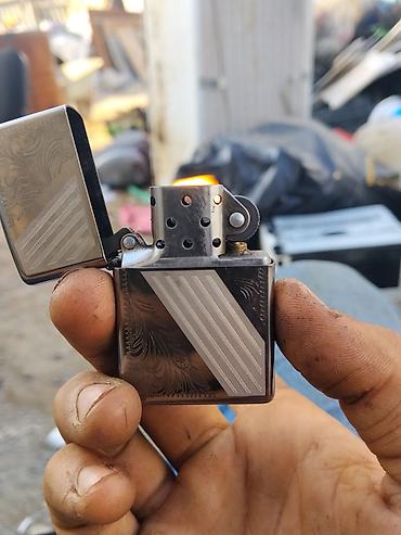 qizil: Zippo benzinli metal alışqan - Brend: Zippo - Mənşə: Bradford — 1