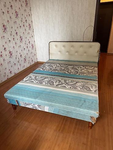 az bayraq: İki nəfərlik çarpayı - Ölçü: təxmini 140–160 sm en, 190–200 sm — 2