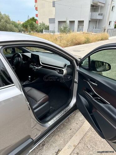 Toyota: Toyota C-HR: 1.8 l. | 2017 έ. SUV/4x4 — 4