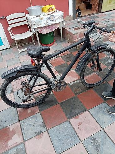 Dağ tipli velosiped – 29 ” təkərli, alüminium görünüşlü qara gövdə