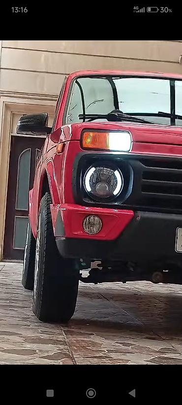 niva disqləri: LADA Niva (VAZ 2121) – parlaq qırmızı rəngdə şəhər və off-road üçün — 3