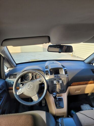 Opel: Opel Zafira B – geniş ailələr üçün funksional 7 yerlik miniven. Əsas — 6