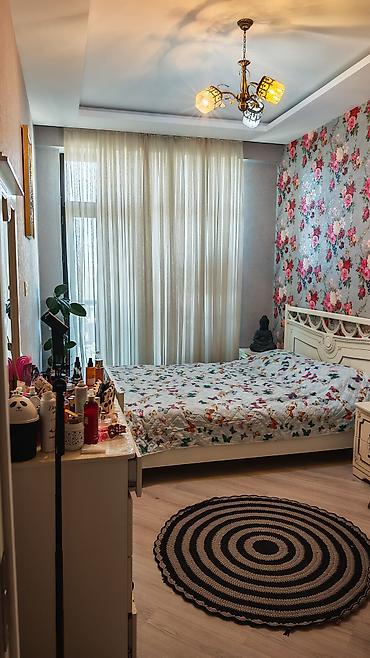 memar ecemi ev alqi satqisi: Satılır: işıqlı və zövqlə dizayn edilmiş 2 otaqlı mənzil (studia tipli — 10