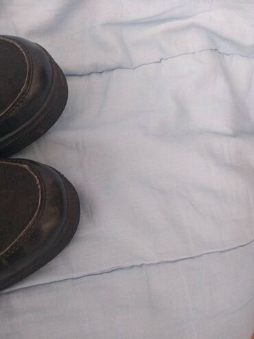 Čizme: Lusso cizme broj 38. Model je lep, sa pertlama, boja crna. Unutra su — 11