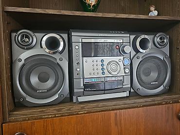 mini radio: Samsung mini audio sistemi – iki səsucaldan və mərkəzi blokdan ibarət — 1