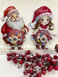 Süni güllər: Yeni il üçün fərdi adlarla bəzədilmiş şirniyyat hədiyyə kartları