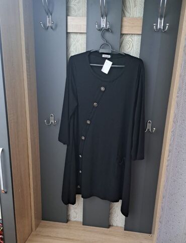 кофта черная: Продаю удлиненную рубашку, тунику, кофту. Очень стильно, возможно