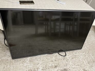 телевизионные антенны: Телевизор LG с плоским экраном, выполненный в черном цвете. Оснащен