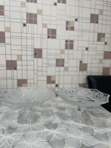 ваза под фрукты: Şirniyyat/ meyvə üçün 2 ədəd kristal ayaqlı qab dəsti - Material