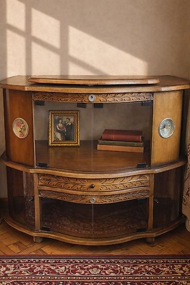 ev stolu: İşlənmiş, Güzgüsüz, Rumıniya — 1