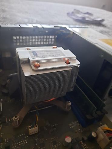 Desktop računari i radne stanice: Fujitsu Esprimo SFF (Small Form Factor) desktop računar - Kompaktno — 8