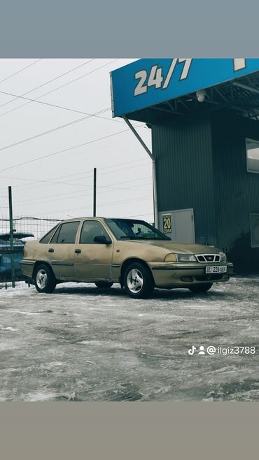 некстя 2: Daewoo Nexia, седан, бежевый цвет. Кузов 4-дверный, передний привод