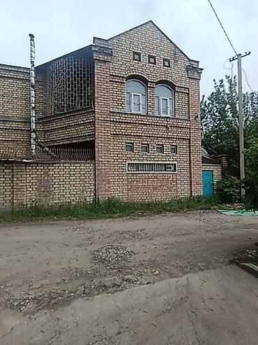бульвар: Продаётся двухэтажный кирпичный дом (2 кирпича) Локация: район — 2
