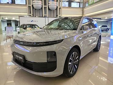 Lixiang: Lixiang L6: 2025 г., 1.5 л, Автомат, Гибрид, Кроссовер — 1