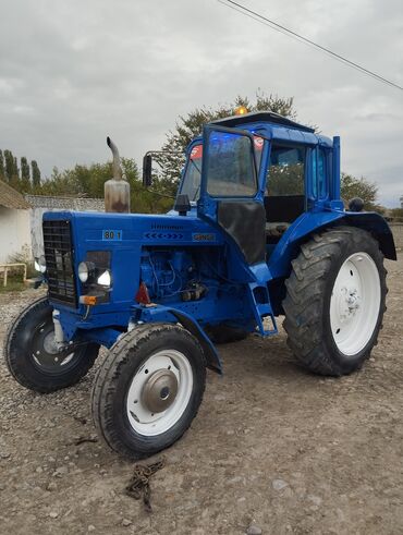 Traktorlar: BELARUS 80.1 təkərli traktor Xüsusiyyətlər: - Güclü dizel mühərrik — 10