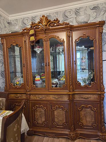 list tava: Продаётся сервант-витрина для гостиной или столовой. Мебель служит уже — 2